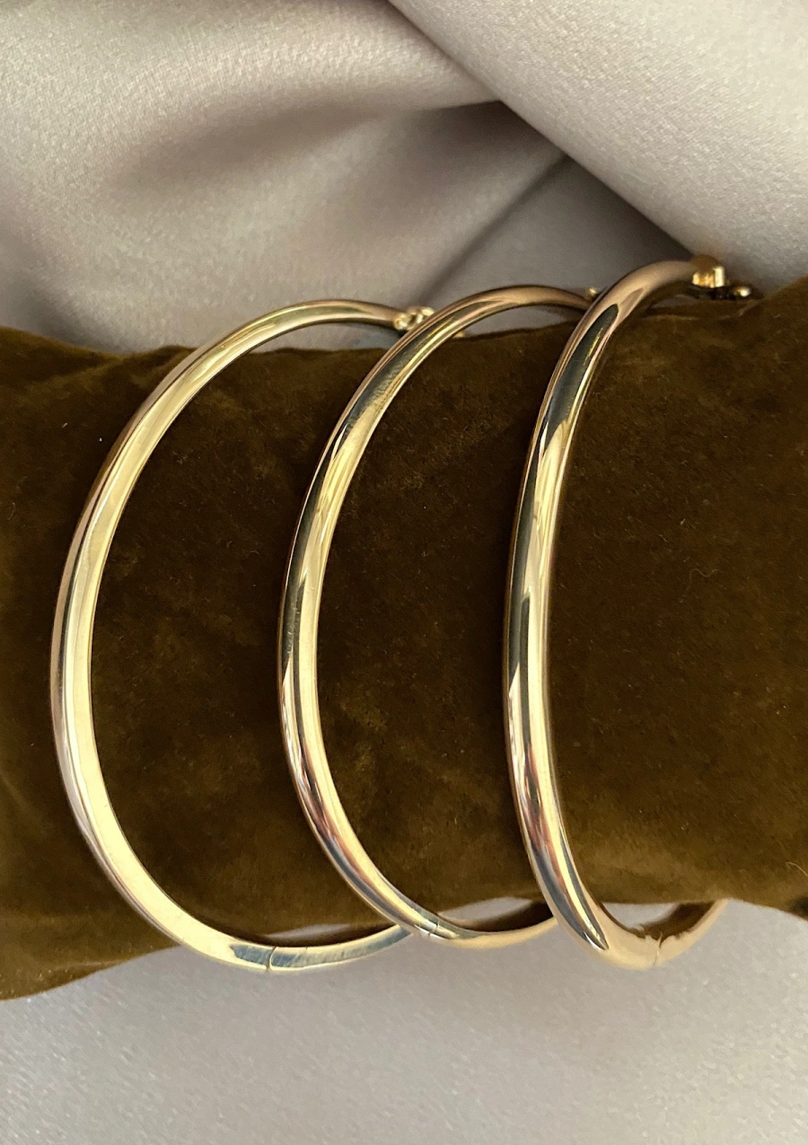 Pulseira rígida de secção QUADRADA em ouro 18 quilates.