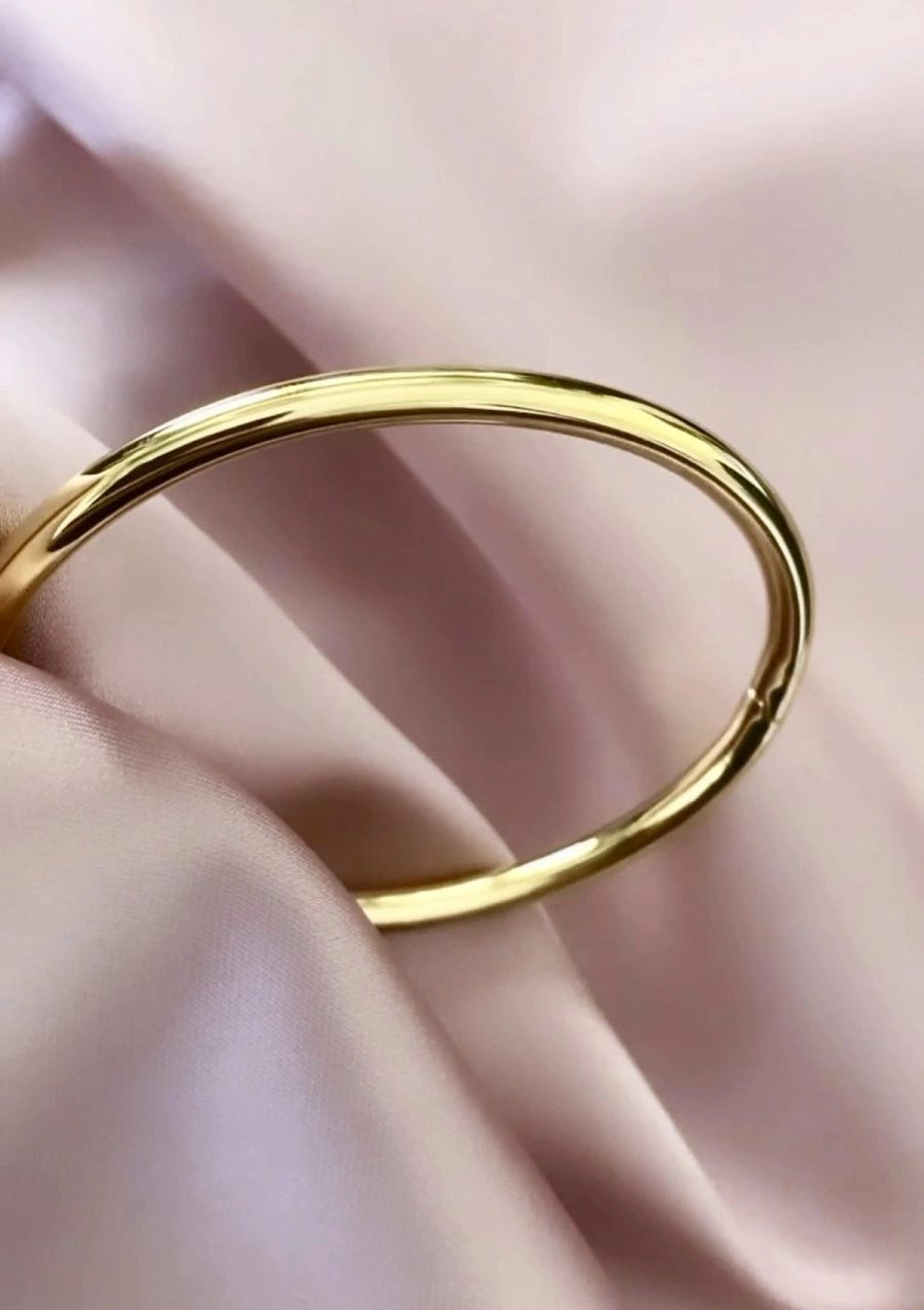 Pulseira rígida de secção REDONDA em ouro 18 quilates.