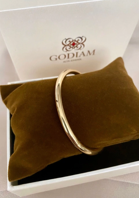 ROUND section 18K gold stackable bangle.