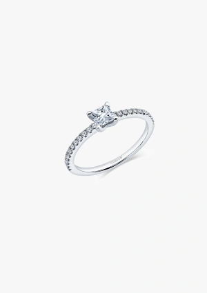 Anillo PRINCESS en oro blanco de 18 quilates con brillantes y princesa