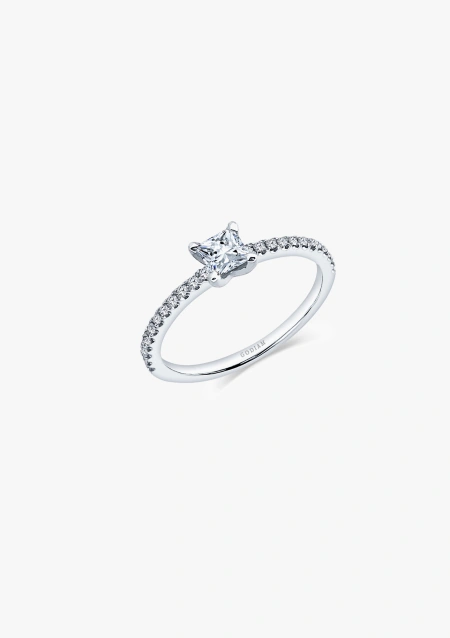 Anillo PRINCESS en oro blanco de 18 quilates con brillantes y princesa