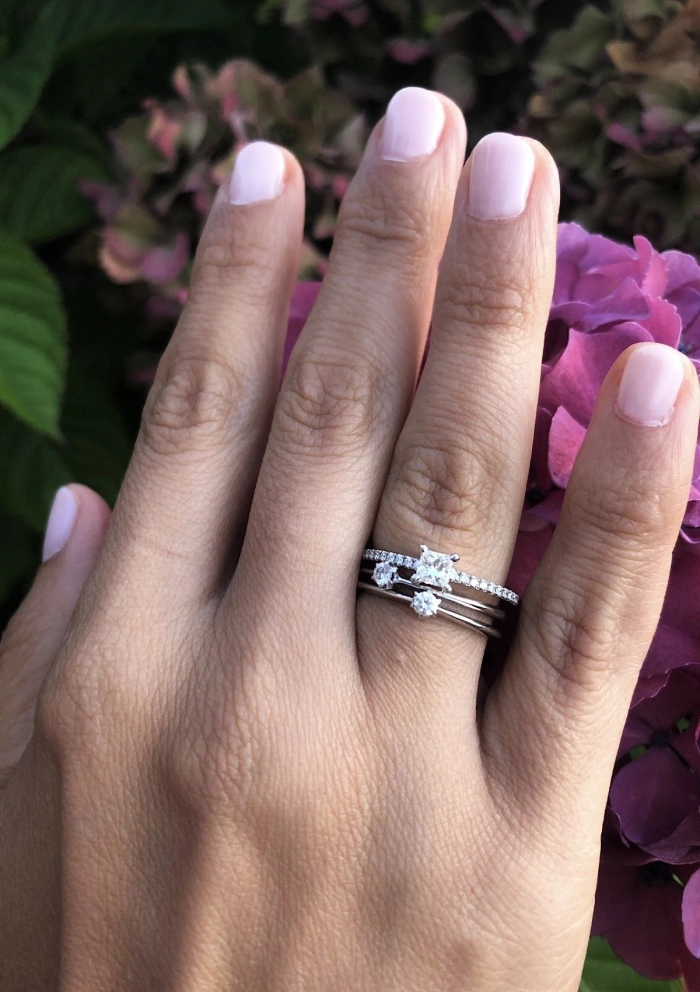 Anillo PRINCESS en oro blanco de 18 quilates con brillantes y princesa
