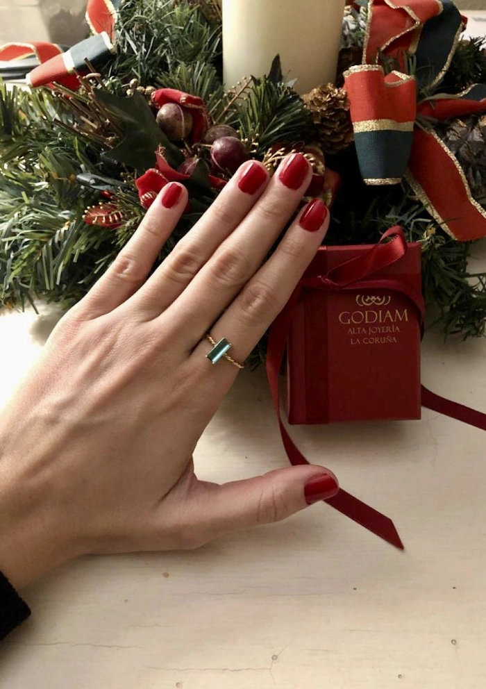 MERY 18K yellow gold with green indigolite tourmaline ring.