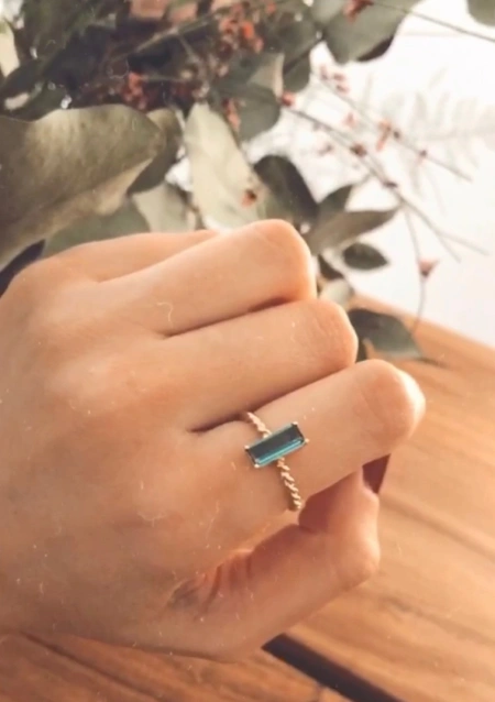 MERY 18K yellow gold with green indigolite tourmaline ring.