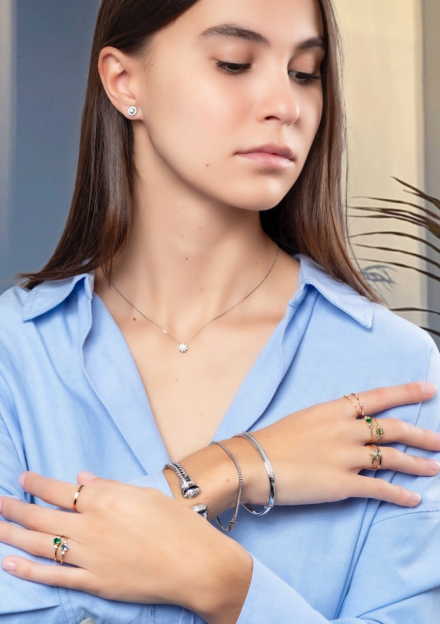 1.2 MINI RIVIÊRE 18K gold tennis bracelet with diamonds.