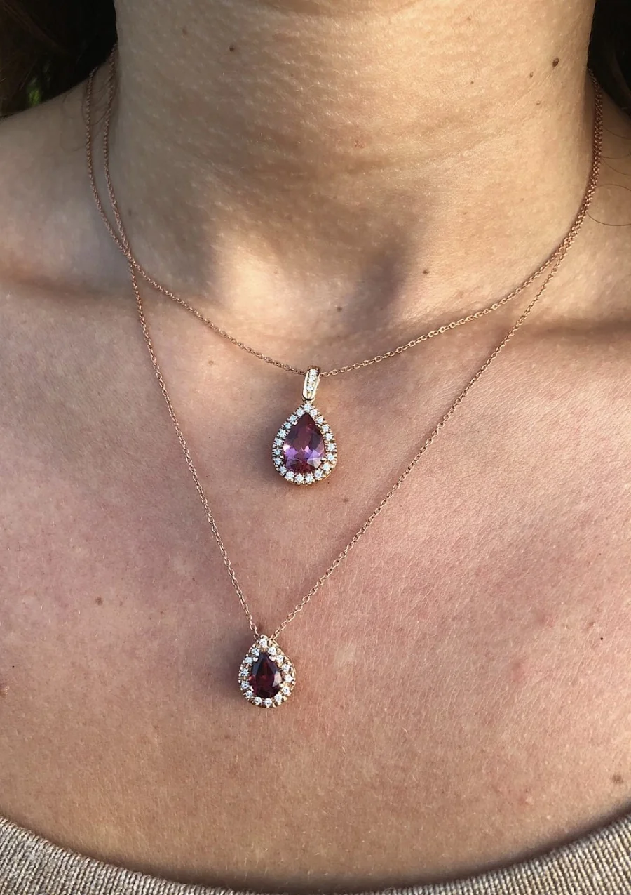 Colgante ROSE TEARDROP en oro rosa 18K con diamantes y rubelita|Colgantes|Godiam Alta Joyería