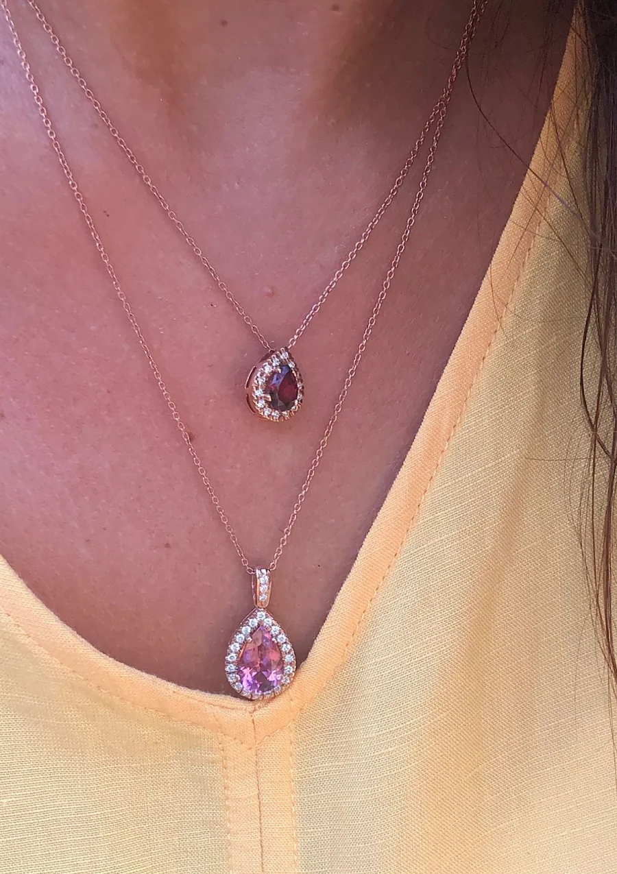 Colgante ROSE TEARDROP en oro rosa 18K con diamantes y rubelita|Colgantes|Godiam Alta Joyería
