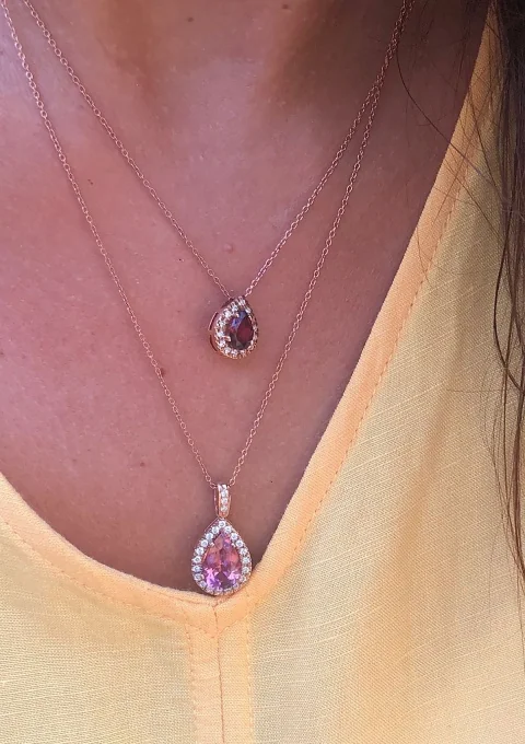 Pingente ROSE TEARDROP ouro rosa 18K diamantes e rubelita.