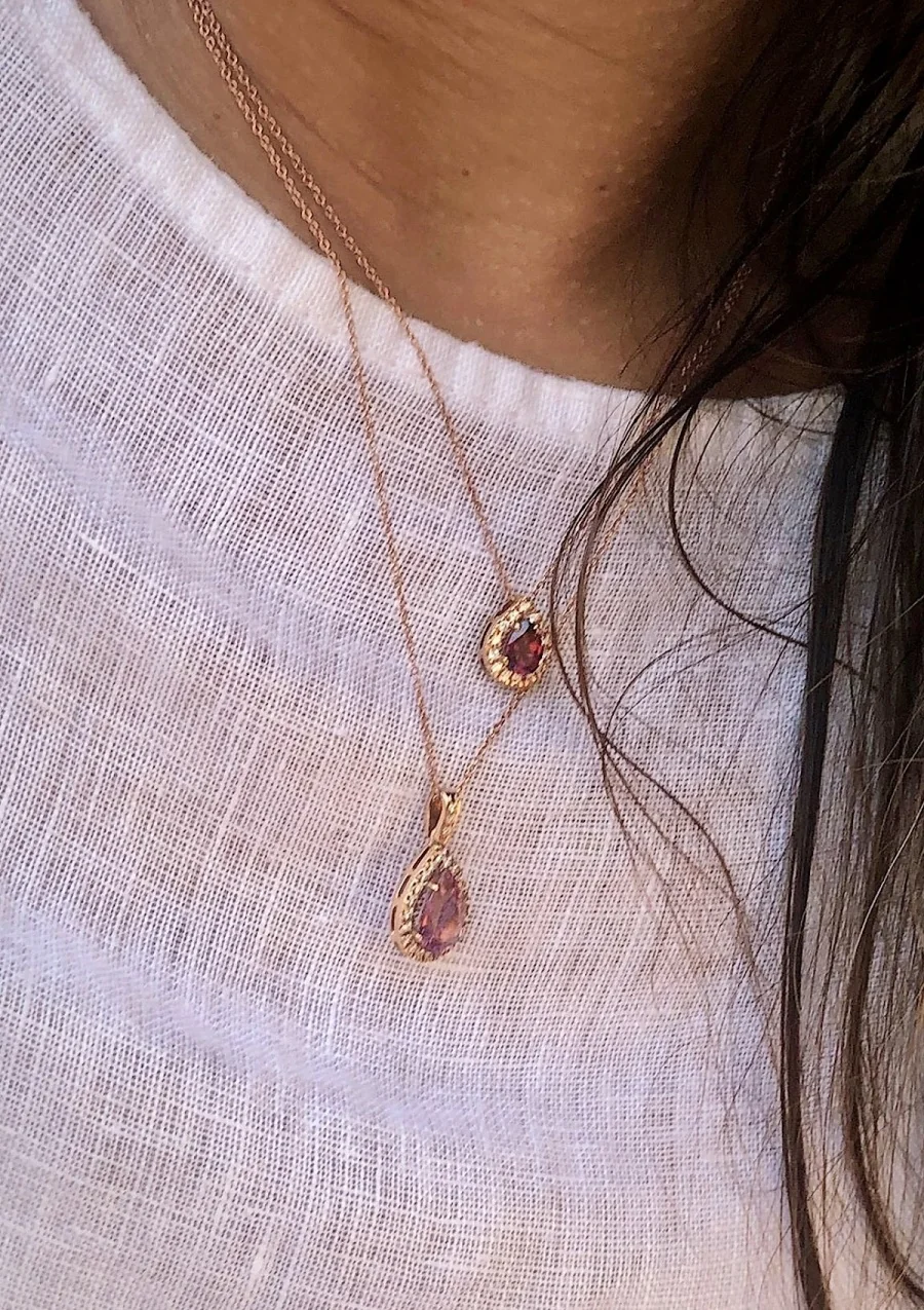 Colgante ROSE TEARDROP en oro rosa 18K con diamantes y rubelita|Colgantes|Godiam Alta Joyería