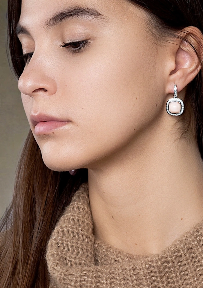 Boucles d'oreilles JUMEIRAH or blanc 18K diamants et coraux.