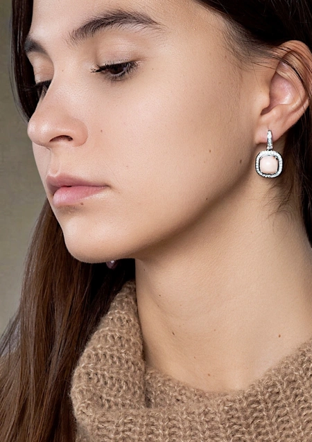 Boucles d'oreilles JUMEIRAH or blanc 18K diamants et coraux.