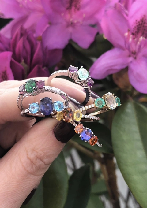 Bague MINI RAINBOW or blanc 18K avec diamants et tanzanite.