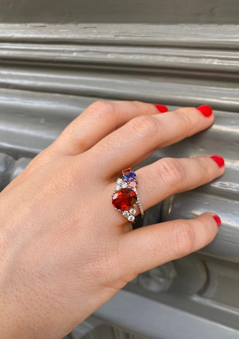 Anillo trilogía MINI RAINBOW en oro blanco de 18K con diamantes, tanzanita y topacios imperiales|Anillos con Otras Gemas Naturales|Godiam Alta Joyería