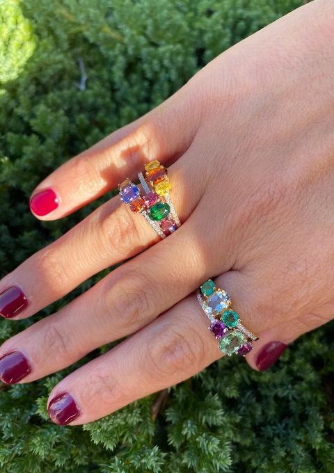 Anillo trilogía MINI RAINBOW en oro blanco de 18K con diamantes, tanzanita y topacios imperiales|Anillos con Otras Gemas Naturales|Godiam Alta Joyería