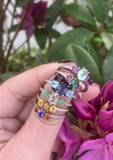 Anel MINI RAINBOW ouro branco 18K diamantes e tsavorita.