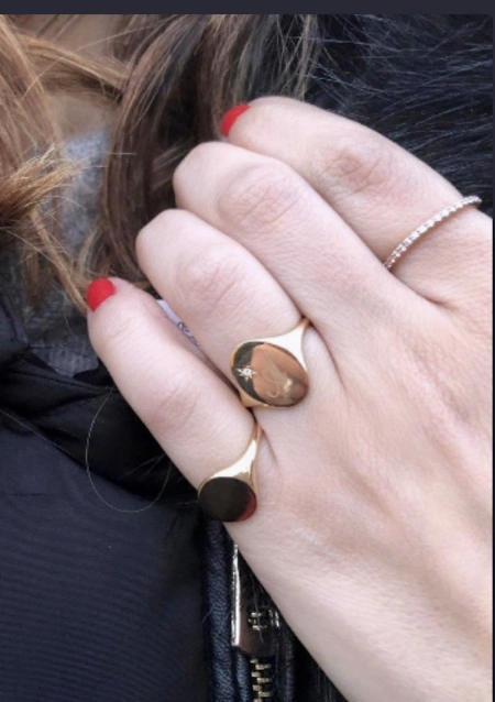 ROUND SIGNET 18K yellow gold ring.