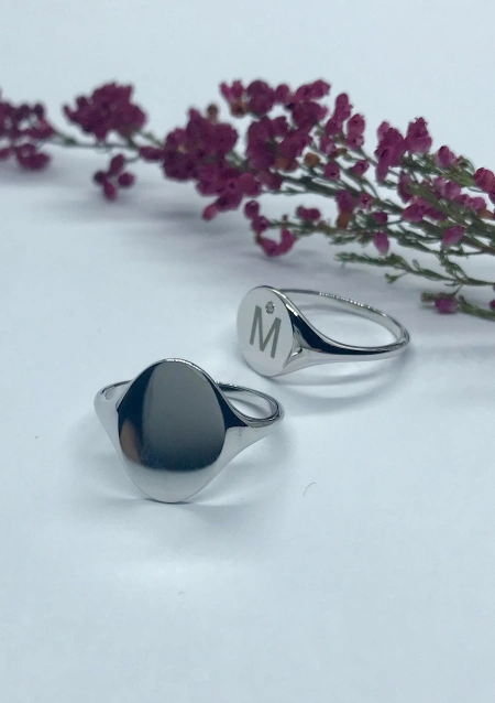 Anillo ROUND SIGNET en oro blanco 18K y diamante|Anillos de Diamantes|Godiam Alta Joyería