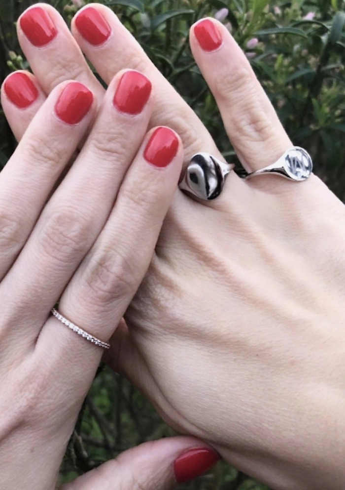 Anillo ROUND SIGNET en oro blanco 18K y diamante|Anillos de Diamantes|Godiam Alta Joyería