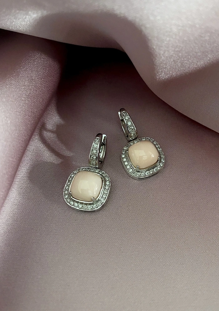 Boucles d'oreilles JUMEIRAH or blanc 18K diamants et coraux.