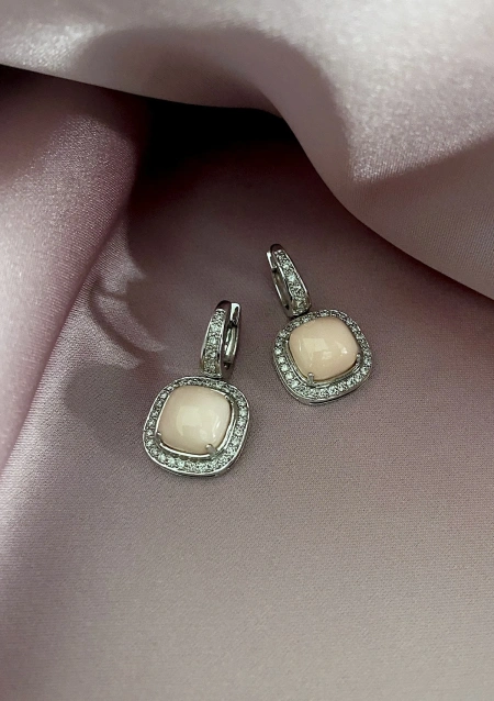 Boucles d'oreilles JUMEIRAH or blanc 18K diamants et coraux.
