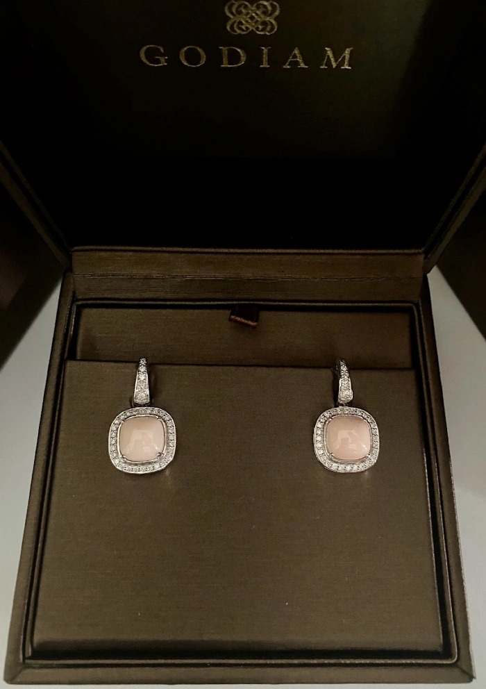 Boucles d'oreilles JUMEIRAH or blanc 18K diamants et coraux.