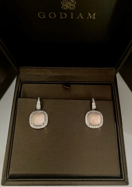 Boucles d'oreilles JUMEIRAH or blanc 18K diamants et coraux.