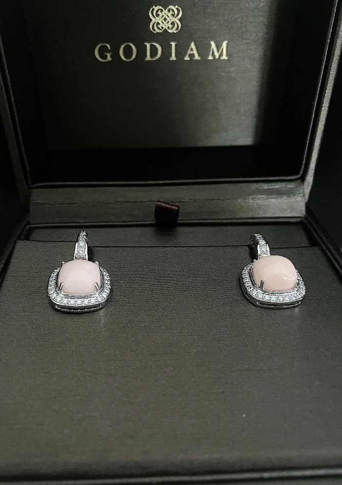 Boucles d'oreilles JUMEIRAH or blanc 18K diamants et coraux.