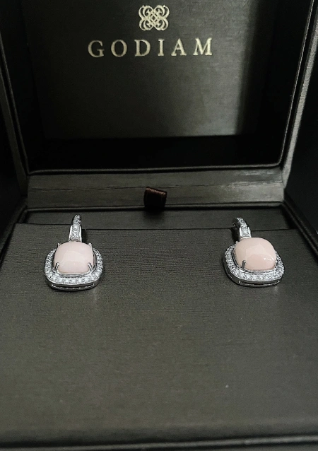 Boucles d'oreilles JUMEIRAH or blanc 18K diamants et coraux.