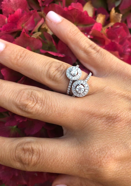 Bague GIRALDA en or blanc 18 carats avec diamants.