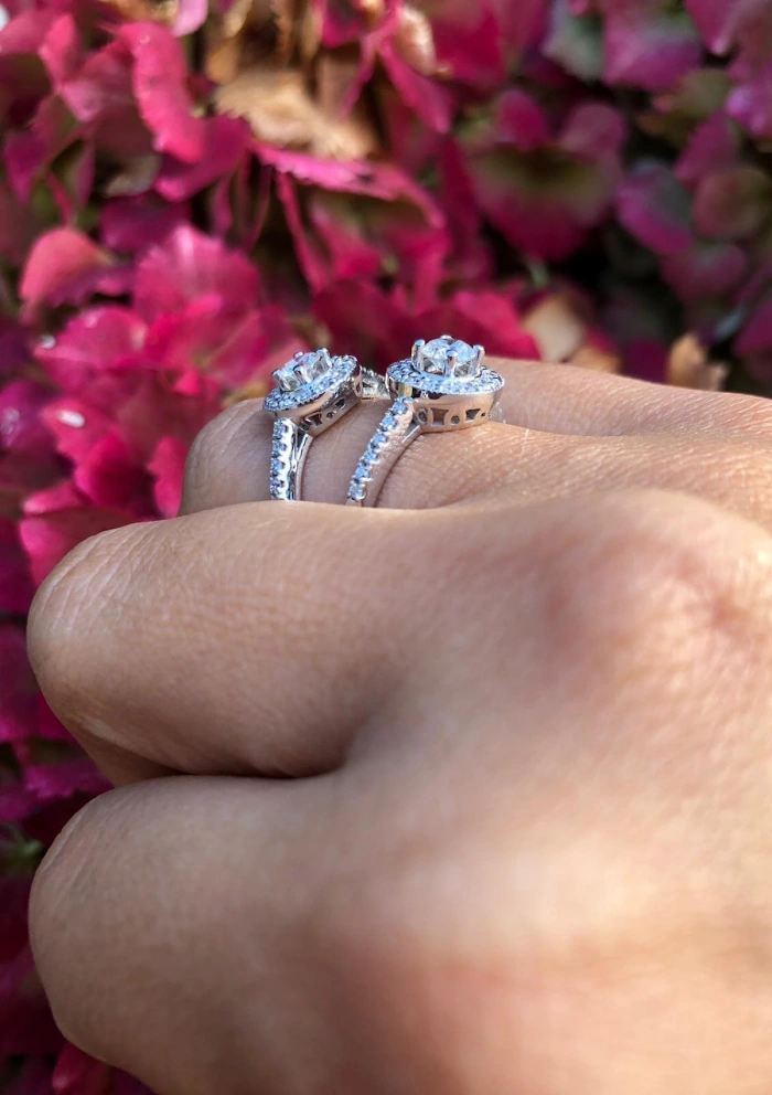 Anillo GIRALDA en oro blanco de 18K y diamantes|Anillos de Compromiso|Godiam Alta Joyería