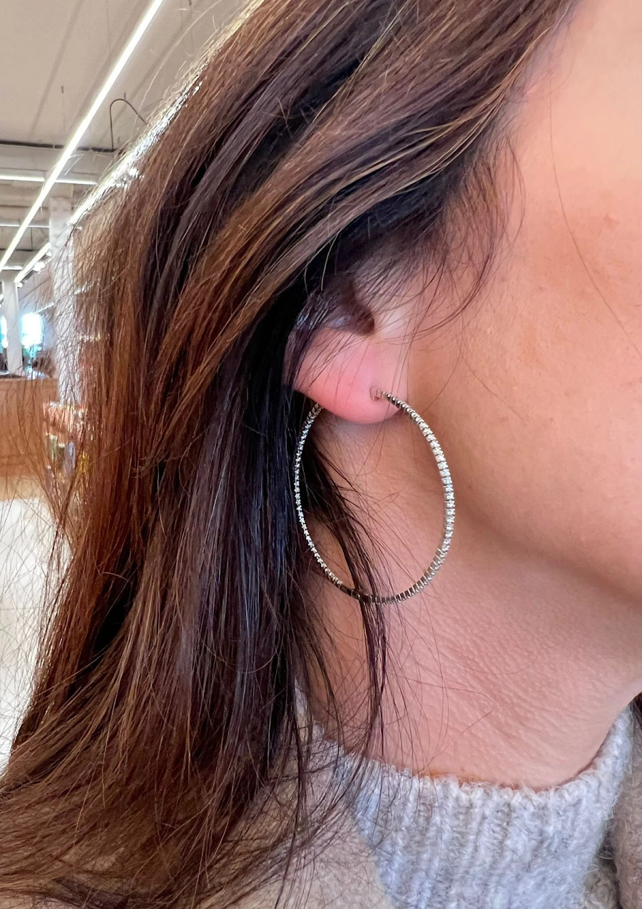 Boucles d'oreilles XTRA BIG ROUND HOOPS or 18K et diamants.