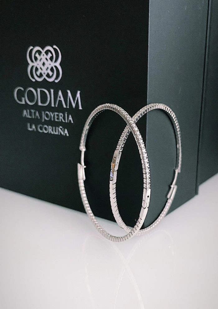 Pendientes XTRA BIG ROUND HOOPS en oro de 18K y diamantes|Novedades|Godiam Alta Joyería