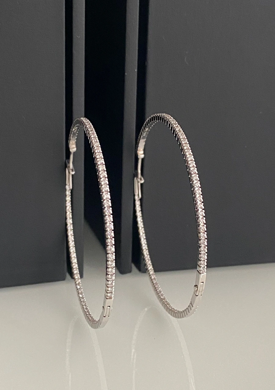 Boucles d'oreilles XTRA BIG ROUND HOOPS or 18K et diamants.