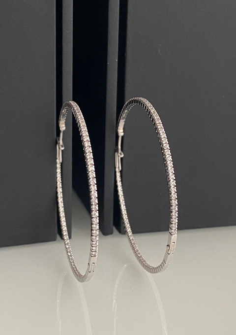 Boucles d'oreilles XTRA BIG ROUND HOOPS or 18K et diamants.