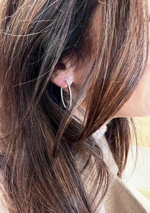 Boucles d'oreilles BIG OVAL HOOPS en or 18K et diamants.