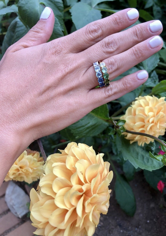 Anel BLUE DEGRADÊ ouro branco 18K topázios e safiras azuis.