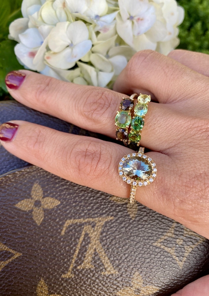 Bague GREEN DEGRADÊ or jaune 18K avec tourmalines vertes.