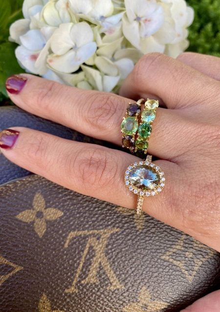 Bague GREEN DEGRADÊ or jaune 18K avec tourmalines vertes.