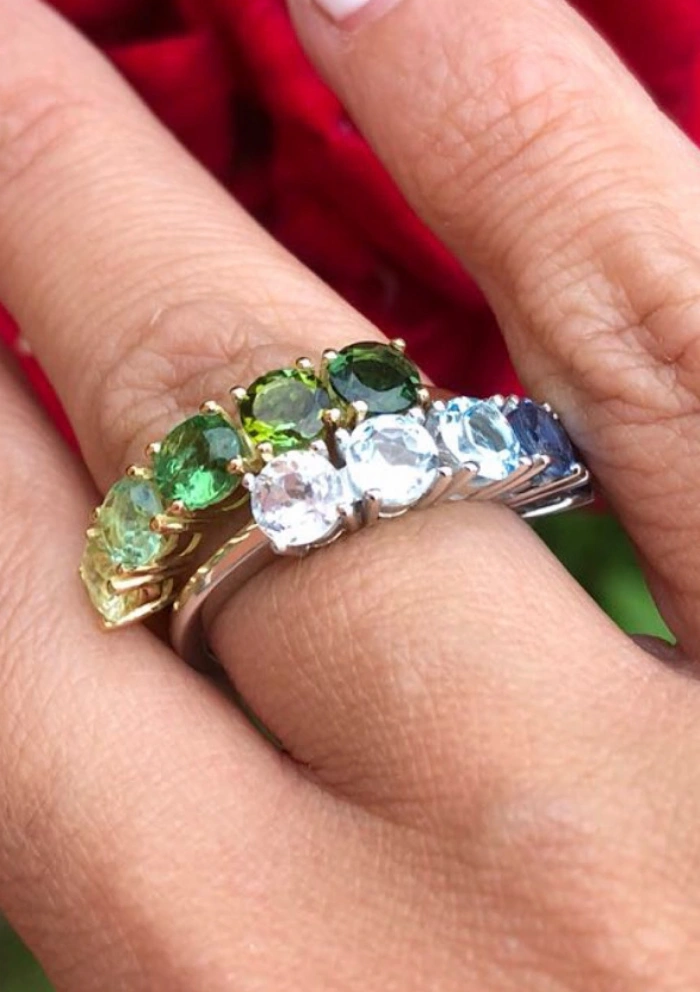 Bague GREEN DEGRADÊ or jaune 18K avec tourmalines vertes.