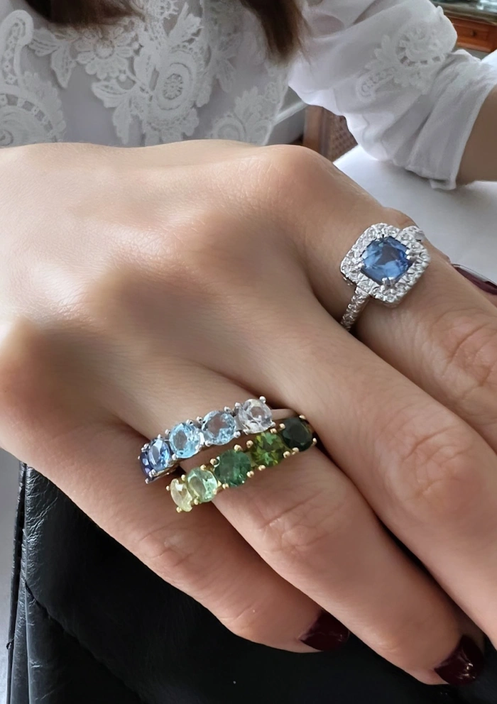 Bague GREEN DEGRADÊ or jaune 18K avec tourmalines vertes.