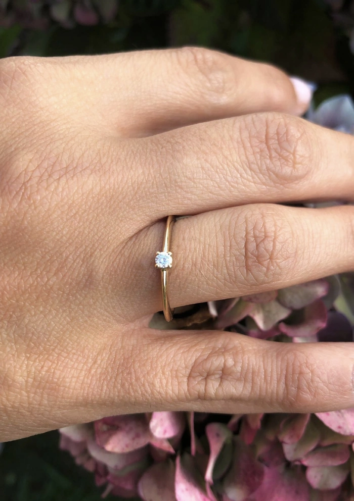SUNFLOWER 18K yellow gold diamond solitaire ring.