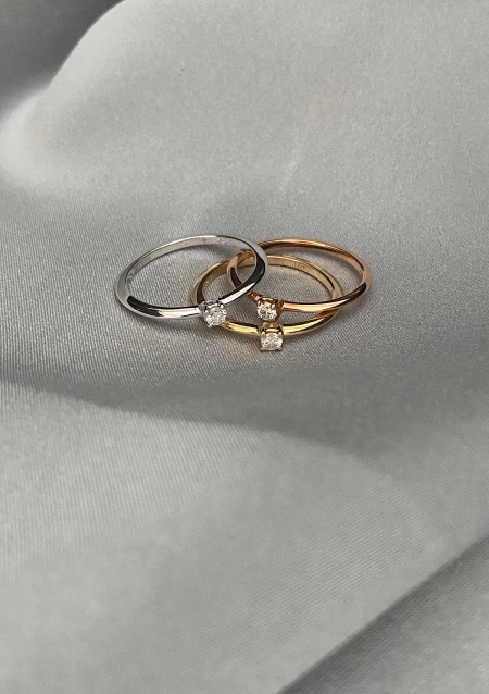 SUNFLOWER 18K yellow gold diamond solitaire ring.