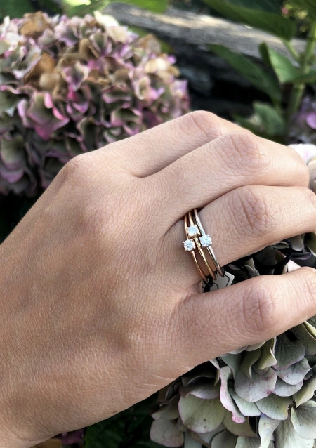 SUNFLOWER 18K white gold diamond solitaire ring.