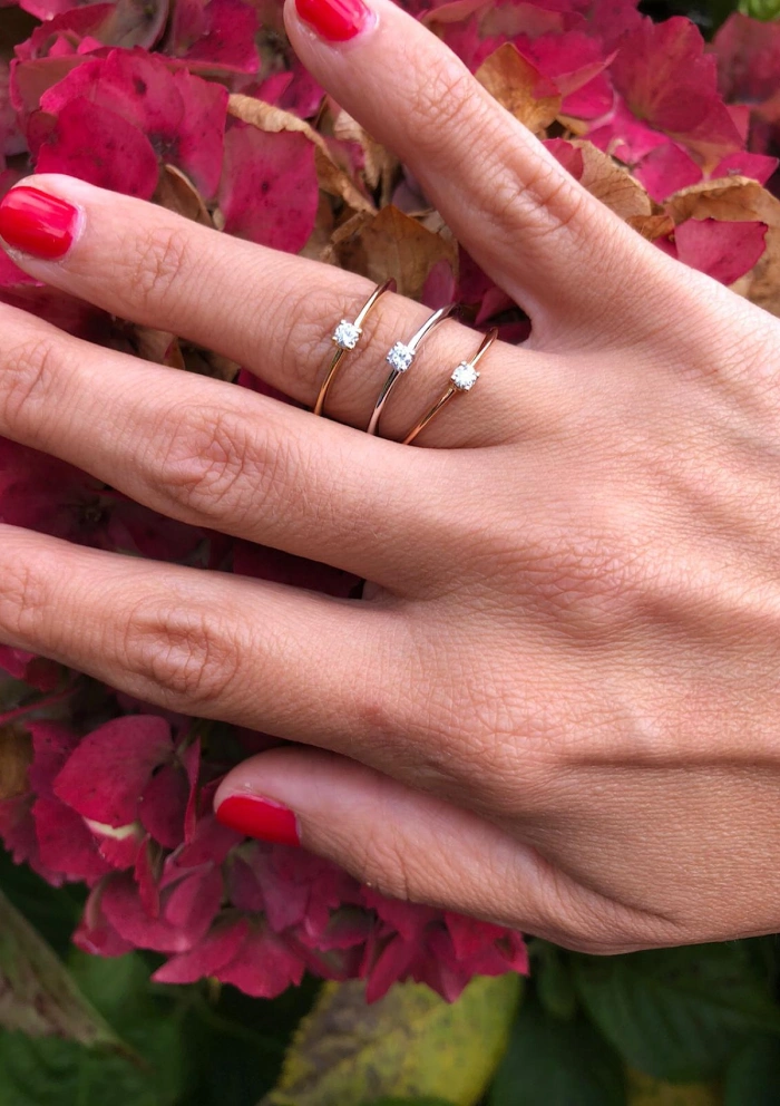 SUNFLOWER 18K white gold diamond solitaire ring.