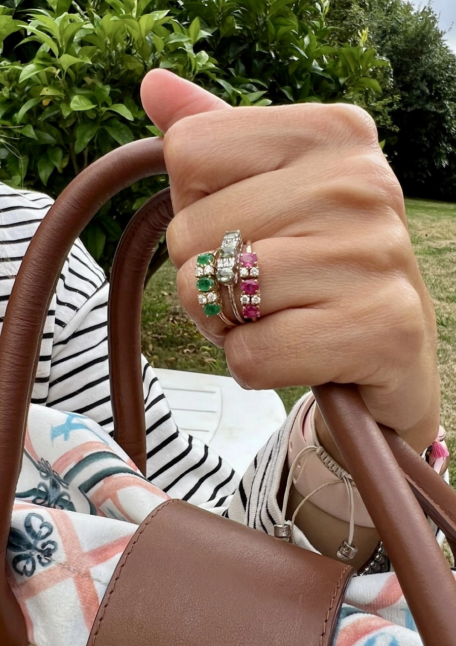 Bague LAURA en or blanc 18K avec diamants et tourmalines.