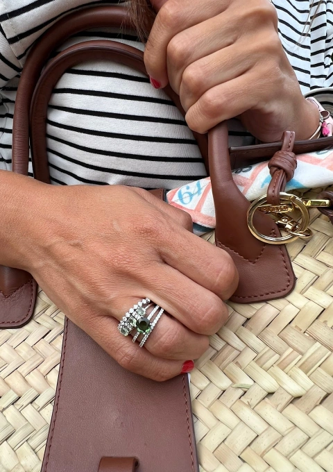 Bague LAURA en or blanc 18K avec diamants et tourmalines.