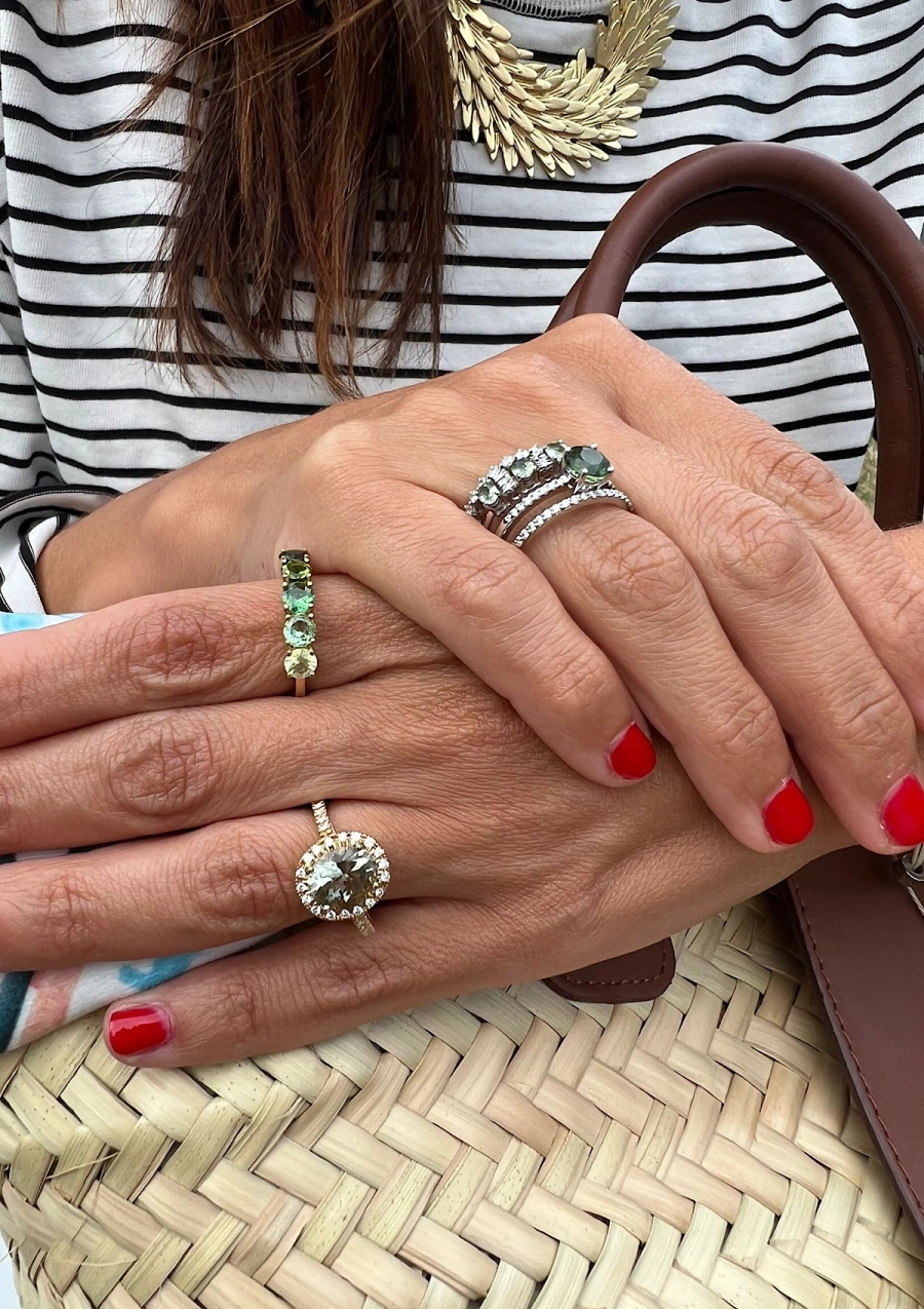 Bague LAURA en or blanc 18K avec diamants et tourmalines.