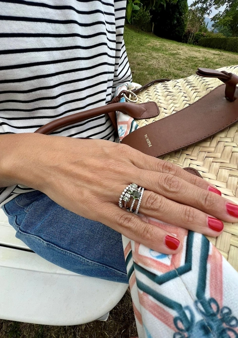 Bague LAURA en or blanc 18K avec diamants et tourmalines.