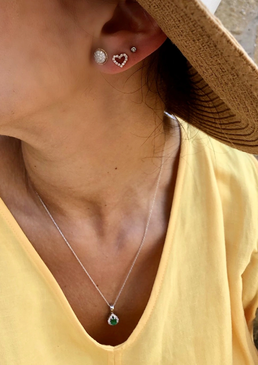 Brincos COEUR em ouro 18 quilates e diamantes.