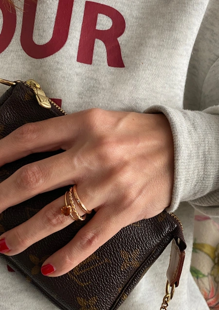 Aliança TRENZA em ouro amarelo de 18K com argola entrançada